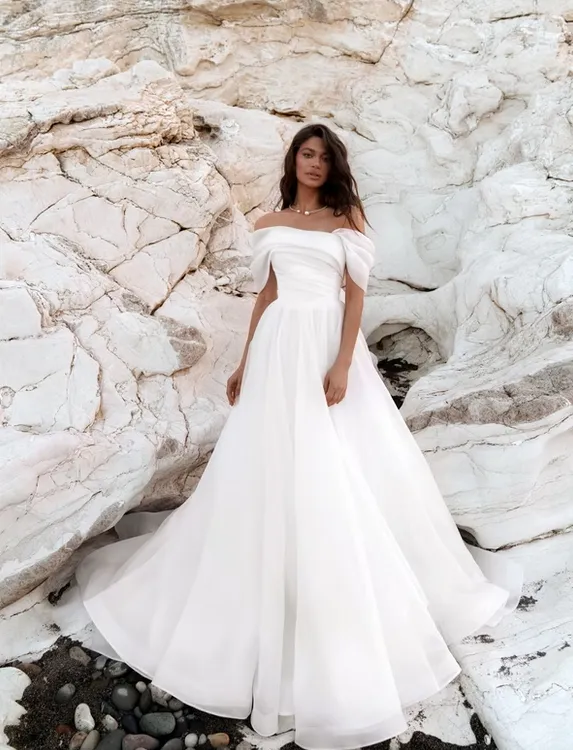 V bílém - obrázek 1