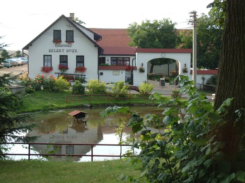 Hostinec Selský dvůr - obrázek 1
