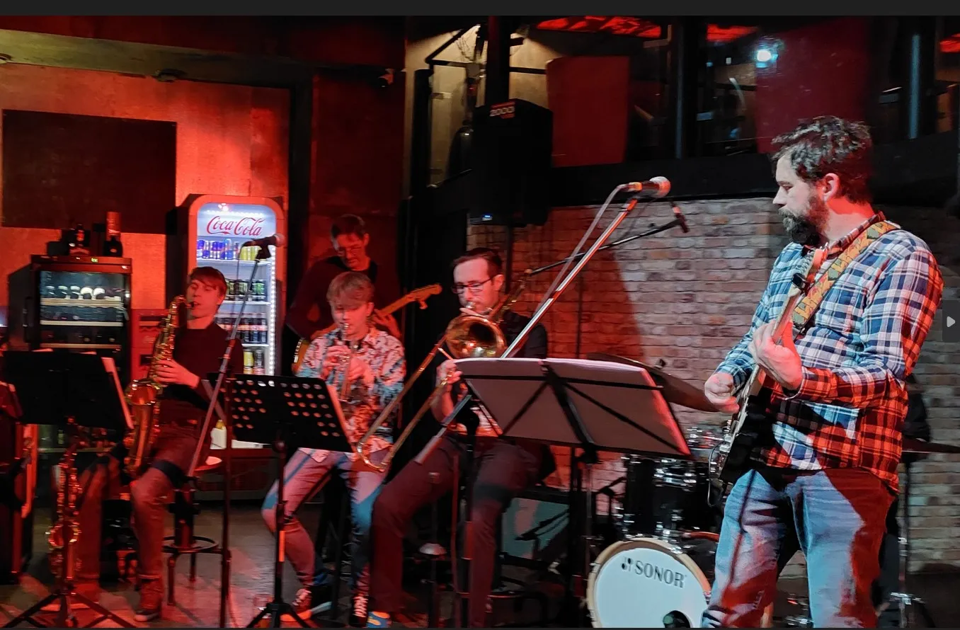 Romantický saxofon – Lukas SAX - obrázek 1